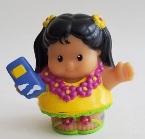 Mattel Fisher Price Little People Mädchen Touristin mit Lei und Handy 2005 - Bild 1 von 6
