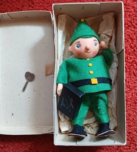 Soldat Schwejk, Spielzeugfigur zum aufziehen, Blechspielzeug - Bild 1 von 9