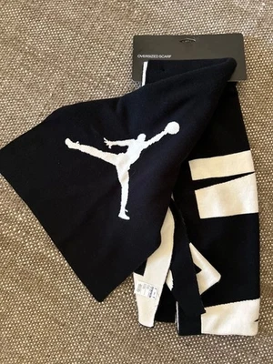 NUEVA bufanda Michael Jordan de gran tamaño en blanco y negro - $80.00 al por menor Foto 1 de 3