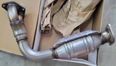 Magnaflow 447170 - Convertidor de California de ajuste directo ^ Foto 1 de 2