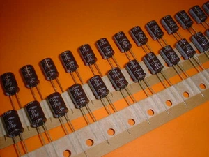 10x Elko 220µF/25V 105°C Nippon-Chemicon 8x13mm 220uF - Picture 1 of 2