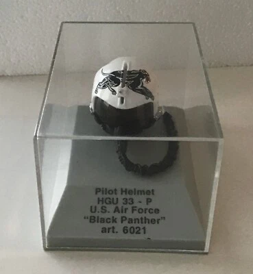 Casco de piloto Armour de la Fuerza Aérea de los Estados Unidos "Black Panther" HGU 33-P #6021 escala 1:18 Foto 1 de 4