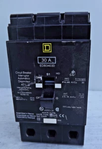 EDB34030 Interruttore Quadrato D 30 Amp 480V 3 Poli Bullone Su Circuito - Foto 1 di 11