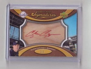 CHRIS CAPUANO 2007 SWEET SPOT FIRMAS BARRIL DE MURCIÉLAGO AUTOMÁTICO #'D/5 ROJO AUTOGRAFIADO  - Imagen 1 de 2