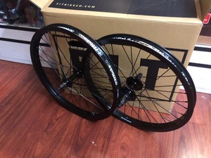 FIT BIKE CO KOMPLETTRAD 20 ZOLL SATZ SCHWARZ KASSETTE RHD 9 T RECHTS RÄDER REVENGE - Bild 1 von 5