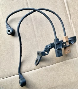 04-10 AUDI A8 Q7 QUATTRO 4.2L V8 Right Knock Sensors W/  Bracket 079905471F - Foto 1 di 6