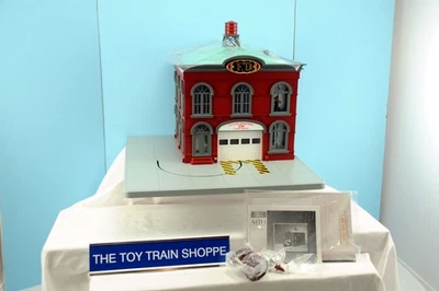 MTH RAIL KING 9102 OPERATING FIRE HOUSE. O GAUGE. NEW IN BOX W SHIPPER. - Image 1 of 4