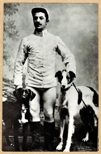 Tarjeta postal rusa 1986 Jockey Pyotr Dubsky Cirus Performer perro galgo acróbata - Imagen 1 de 2