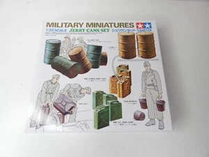 Juego de latas Jerry (botes y barriles) 1:35 de Tamiya en embalaje original kit - Imagen 1 de 1