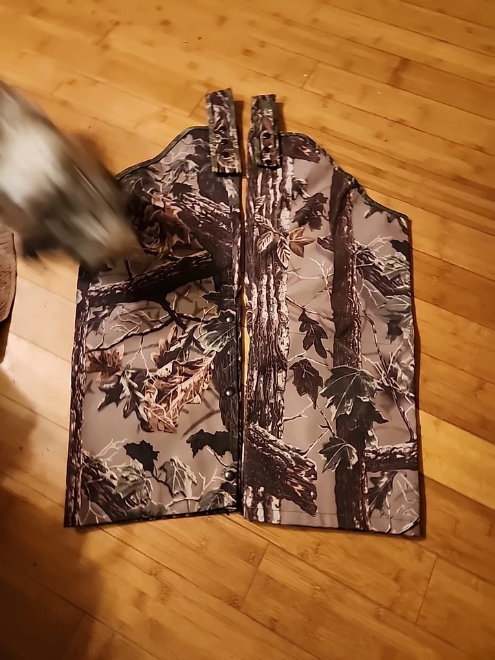 Flint River Outdoor Wear Realtree Camouflage Snake Proof Hunt Chaps Med. Short - Image 1 of 4