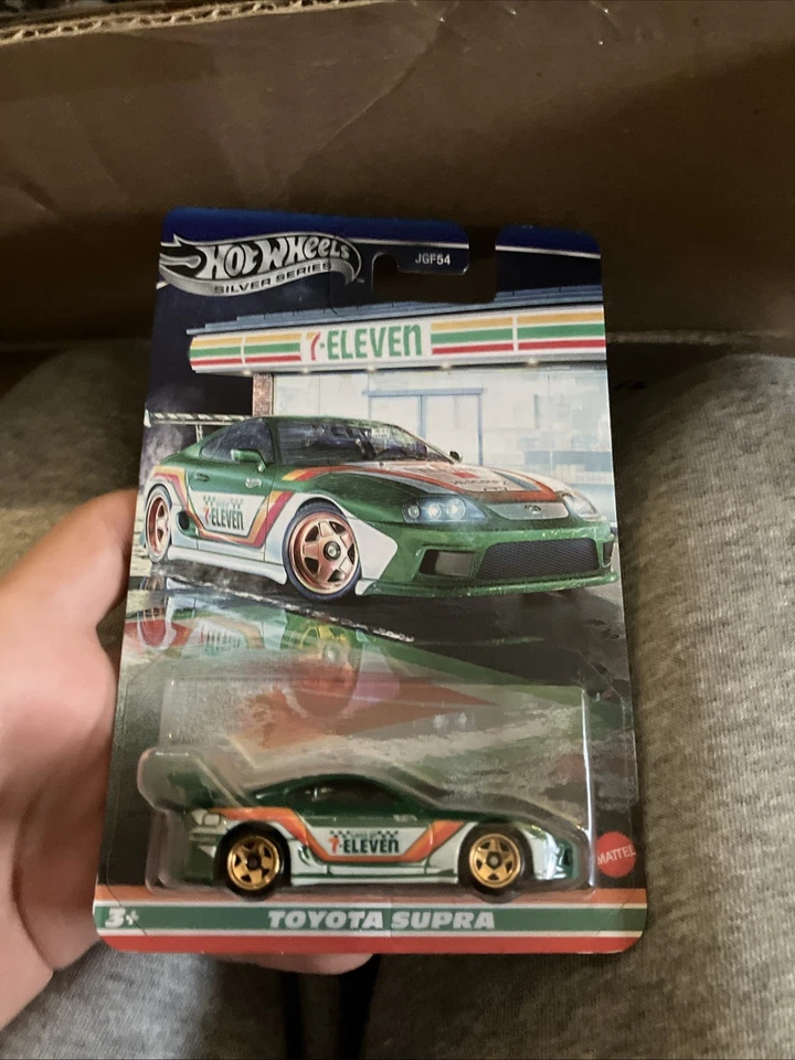 Toyota Supra Mattel 2025 serie plateada 7-Eleven exclusivo escala 1:64 Foto 1 de 1