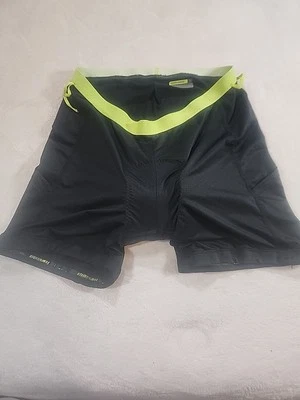 Pantalones cortos de ciclismo Novara negros para mujer talla grande (L) con ribete de lima Foto 1 de 4