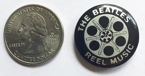 ORIGINAL VINTAGE 1982 THE BEATLES "MÚSICA DE CARRETE" ~ PINBACK BOTÓN TRASERO - Imagen 1 de 2