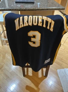 Marquette Golden Eagles Basketball Trikot Herren 2XL Dwayne Wade Retro Marke Neu mit Etikett - Bild 1 von 1