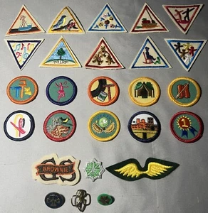 Lote de 26 parches prendedores insignias pruébalo brownie niña exploradora retirada alas C años 90’s - Imagen 1 de 1