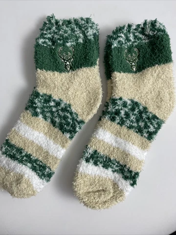 2 PAIR SET! Milwaukee Bucks FBF Women’s Cozy Fuzzy Sleep Socks. OSFM (B1) Cover