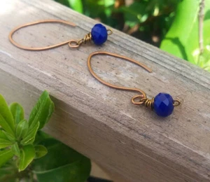 Orecchini etnici rame bronzo cristalli blu bigiotteria artigianale - Foto 1 di 4