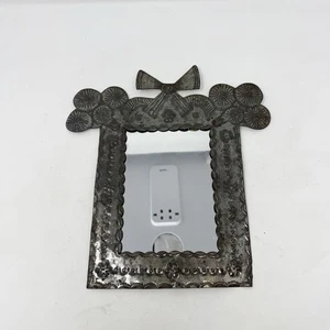 De Colección Arte Popular Mexicano Perforado Lata Espejo Persiana Arco Flores Pájaros Rústico - Imagen 1 de 9