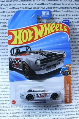 Hot Wheels Treasure Hunt 2025 gris Triumph Tr6 Track Champs 249/250 Foto 1 de 4