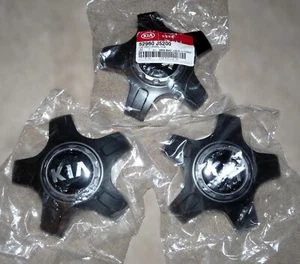 KIA CENTER CAP - CAP ASSY-WHEEL HUB 52960-J5200 - LOT OF 3 - Picture 1 of 10