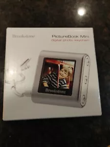 Brookstone Picture Book Mini Digital Photo Keychain with 1.4 inch LCD NEW - Picture 1 of 4
