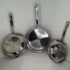 KitchenAid 8", 10" e 3,3Qt Padella per Salsa Padella Set 3 Pezzi Rosso - Foto 1 di 16