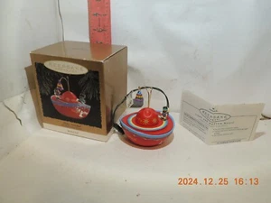 HALLMARK KEEPSAKE MAGIC ORNAMENT FELIZ NAVIDAD MOTION -MUSIC 1994 - Picture 1 of 3