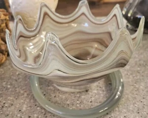 VINTAGE mundgeblasene braun grüne Wirbel Kunstglas Trompetenvase Spule Spiralfuß - Bild 1 von 12