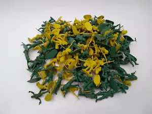 Konvolut Plastiksoldaten 80 Stück Ca. 5,5 cm Figuren Spielzeug Militär Armee - Bild 1 von 4