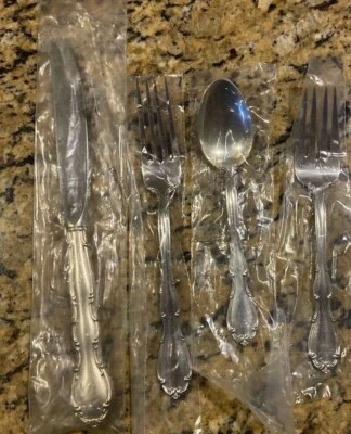 FONTANA BY TOWLE STERLING SILVER FLATWARE  SET FOR  4 BY 4 GREAT SHAPE POLISHED - Image 1 of 3