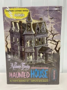 Polar Lights #5002 The Addams Family Haunted House Glow Model Kit-Factory Sealed - Picture 1 of 5