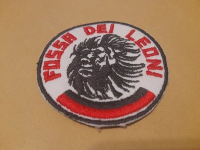 TOPPA PATCH VINTAGE ULTRAS MILAN FOSSA DEI LEONI 1968. RICAMATA  - Immagine 1 di 2