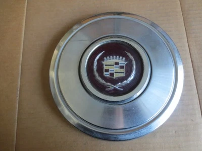 Cadillac Eldorado Sevilha aro centro cubo tampa roda lug tampa 9" fabricante de equipamento original usado - Imagem 1 de 4