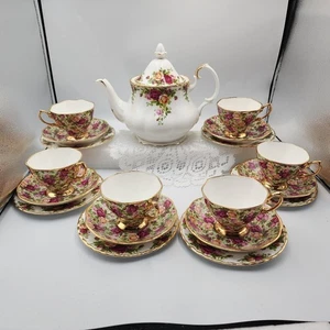 Royal Albert Old Country Roses Teekanne Set, Teetassen, Untertassen, Dessertteller England - Bild 1 von 16