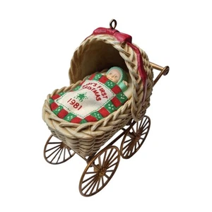 Vintage 1981 Hallmark Babys erster Weihnachtsschmuck Buggy Kutsche datiert - Bild 1 von 8
