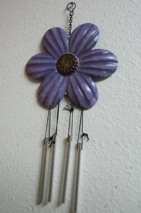  LILA BLUMEN WINDSPIEL METALL DEKO FRÜHLING GARTEN nora's - Bild 1 von 2