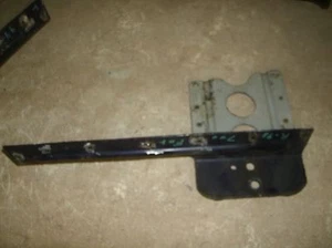 97-98-99 SKI DOO FORMULA III 3 RIGHT SUSPESION SWING ARM CHASSIS BRACKET - Bild 1 von 2