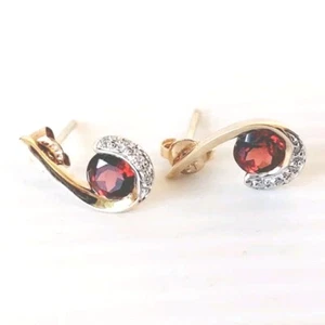 9ct YELLOW GOLD GARNET AND DIAMOND EARRINGS - Bild 1 von 4