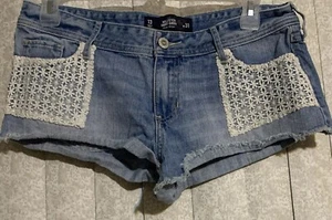 Hollister Short Lace Low Rise 2" Inseam Pockets Denim Jeans Shortie Size 13 W 31 - Picture 1 of 10