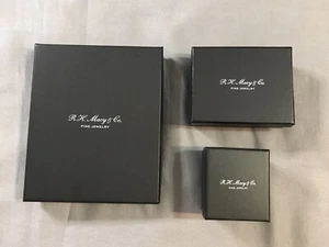 R H Macy Co Schmuck Display Leerbox Samtbeutel Konvolut Geschenk Aufbewahrung - Bild 1 von 21