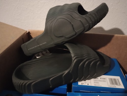 Nuove scarpe ciabatte Adidas Adilette 22 Carbon Slides nere (GX6949) taglia 5 con scatola