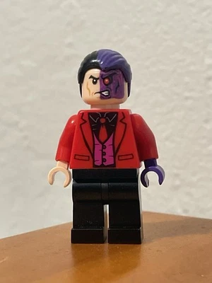 LEGO Two-Face - Purple Face Black Shirt Red Tie Batman II Super Hero Minifig - Image 1 of 4