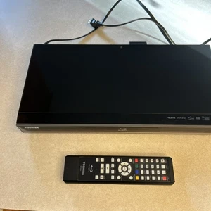 Toshiba Blu-ray Disc / DVD Player BDX2000KU mit Original Fernbedienung getestet funktioniert - Bild 1 von 6
