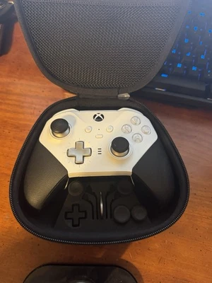 Xbox elite series 2 white controller Great condition with paddles and case - Image 1 of 3