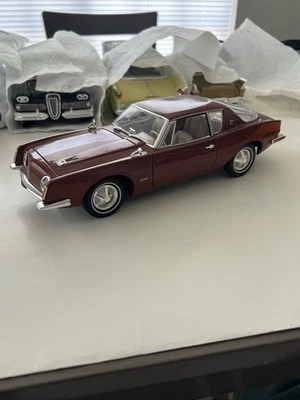 Signature Models 1:18 Die Cast 1963 Studebaker Advanti Classic Car - Image 1 of 4