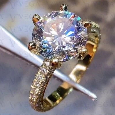 Anillo de diseño de punta de moissanita antigua real de oro amarillo de 14 quilates de 6,80 quilates de corte redondo de mina real Foto 1 de 4