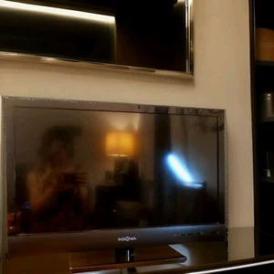 Insignia Premium 32-inch Slim LED 1080p HDTV with 3 HDMI Ports and Remote (Model - Picture 1 of 13