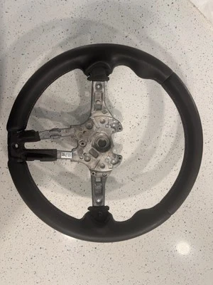 Volante de cuero BMW M OEM de 2015 M4 Foto 1 de 4
