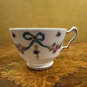 Vintage Crown Staffordshire Blue Bow Ribbon Tea Cup - Imagen 1 de 5