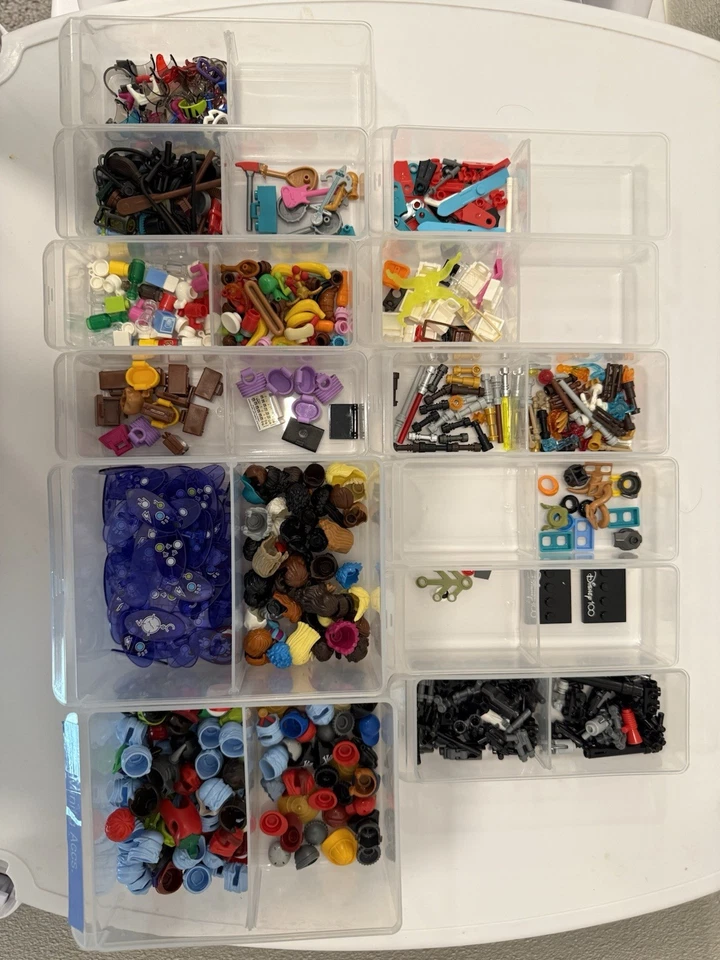 LEGO Minifigure Accessories Lot - Castle, Star Wars, Ninjago, City - Image 1 of 4